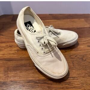 Vans Low Top Lace-Up Canvas Sneakers – White – Men’s 7 / Women’s 8.5